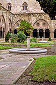 Tarragona - La cattedrale, particolare del chiostro formato da elementi romanici, gotici e di ispirazione araba.